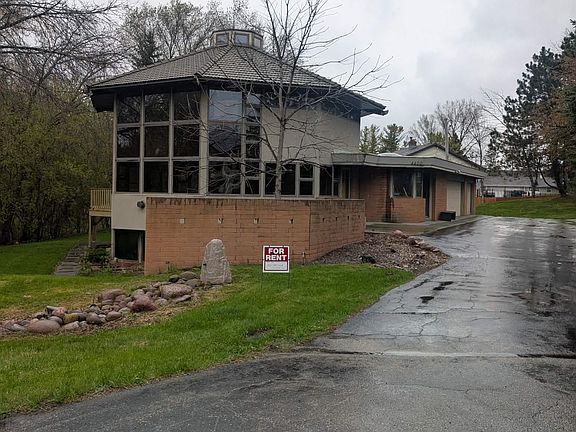 2nd image of 4400 W Pine St