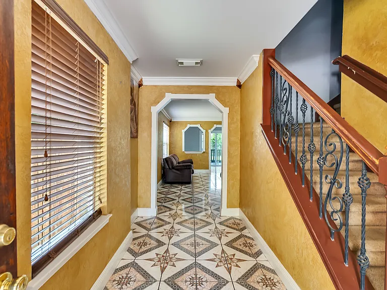 11319 Lindenloch Ln — Photo 24