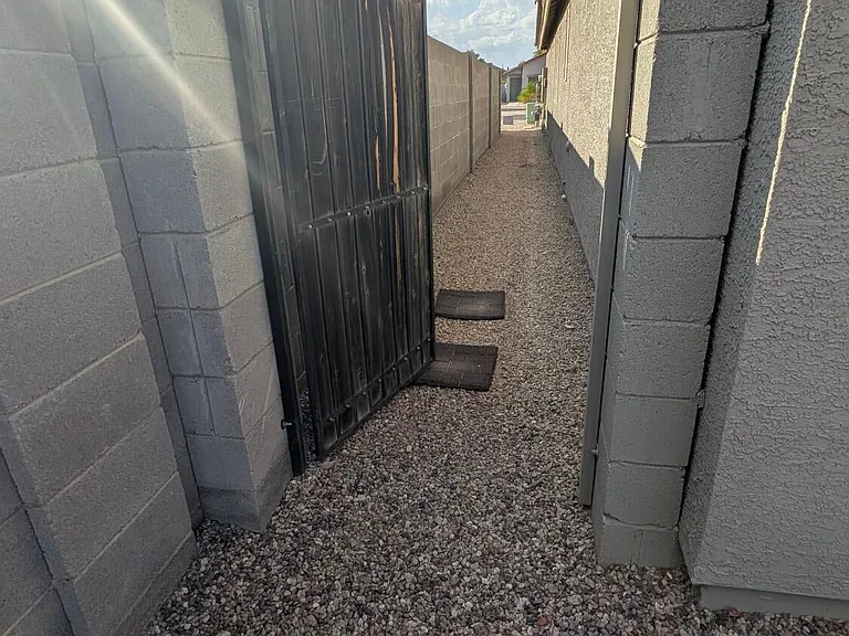 1129 E Nardini St — Photo 36