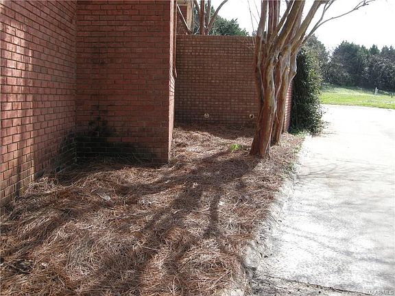 2nd image of 4032 Ballentine Dr