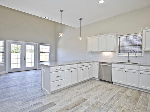 4th image of 2737 SW Livingston Sq