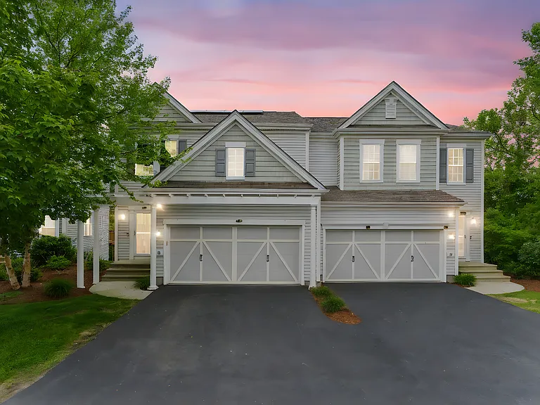 13 Wayside Dr — Photo 1