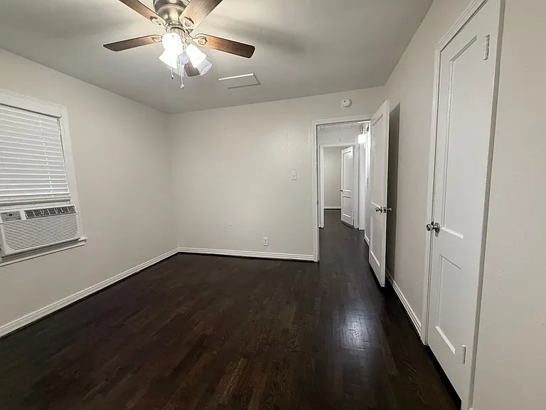 832 S Anderson St — Photo 9