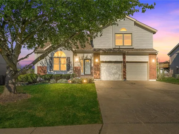 4524 NE Kingston Dr, Lees Summit, MO 64064