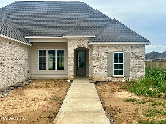 2nd image of 801 Glenwild Cir
