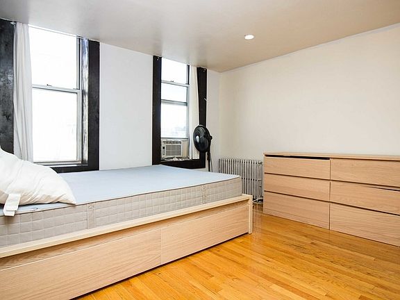 4th image of 48 Wyckoff Ave #3A