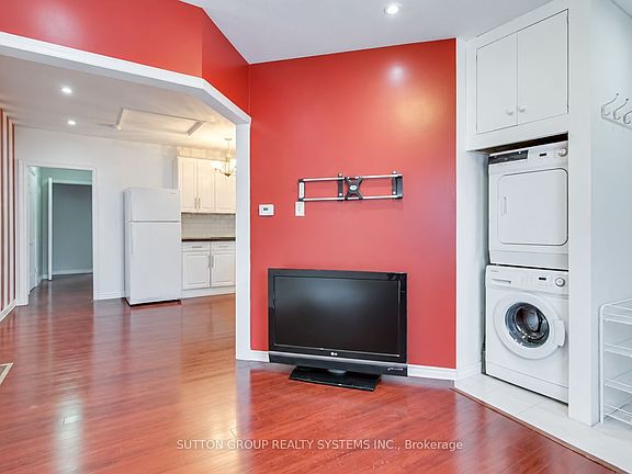 5th image of 2094 Dufferin St