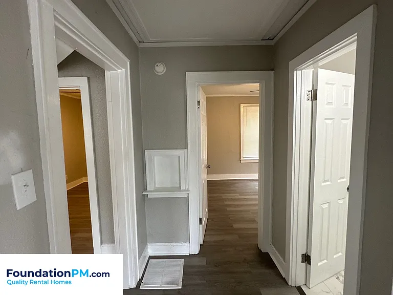 790 S Pkwy E — Photo 6