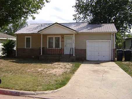 1st image of 1004 SW 49th St