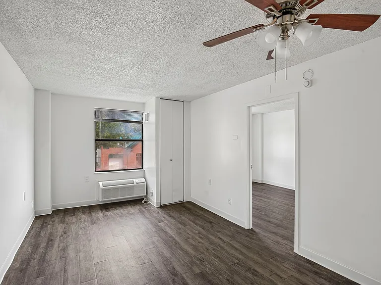 Riverview Apartments — Photo 31