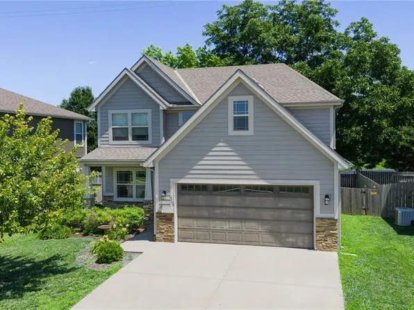 4409 Ironwood Dr, Leavenworth, KS 66048