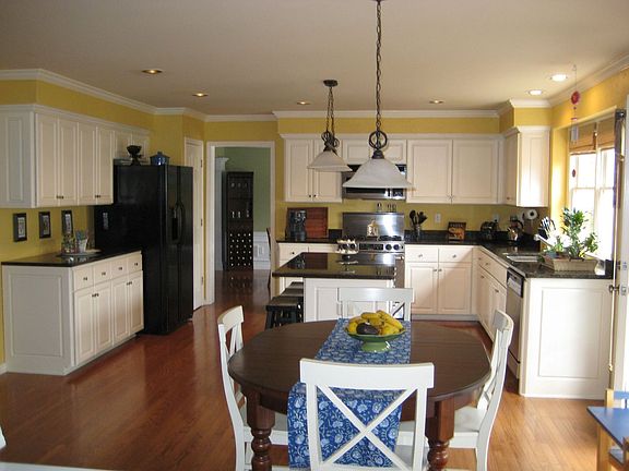 Granite and stainless appliances