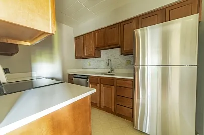 Wellington Square Apartments — Photo 32