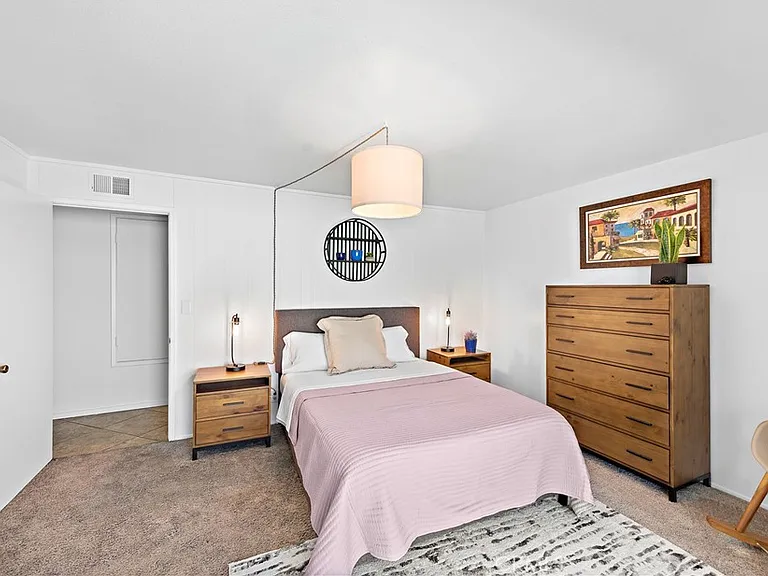 2120 Temple Hills Dr #2120LOWR — Photo 20