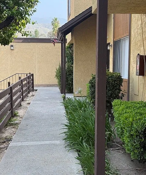 Yucca Apartments — Photo 9