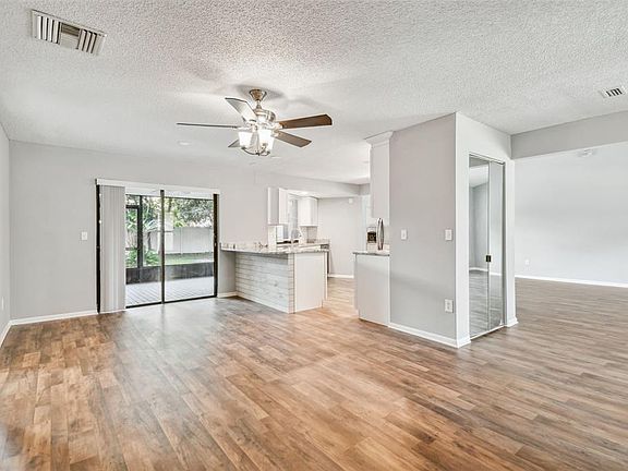 2nd image of 1010 RIFLECREST AVENUE