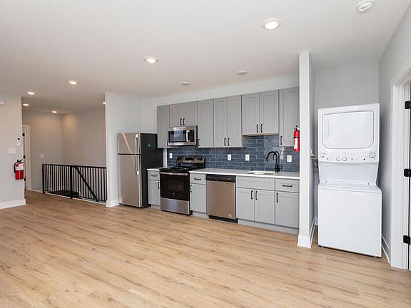 4th image of 2914 W Oxford St #5