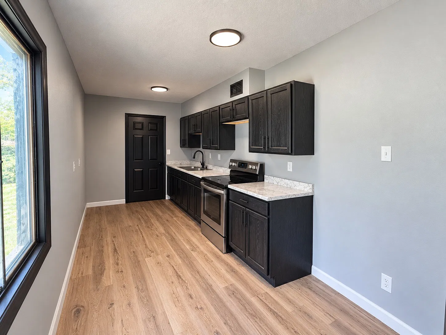 4 bed, 1350 sqft, $1,900 — Photo 3