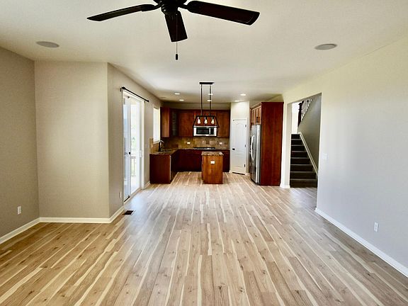 5th image of 610 Meadowleaf Ln