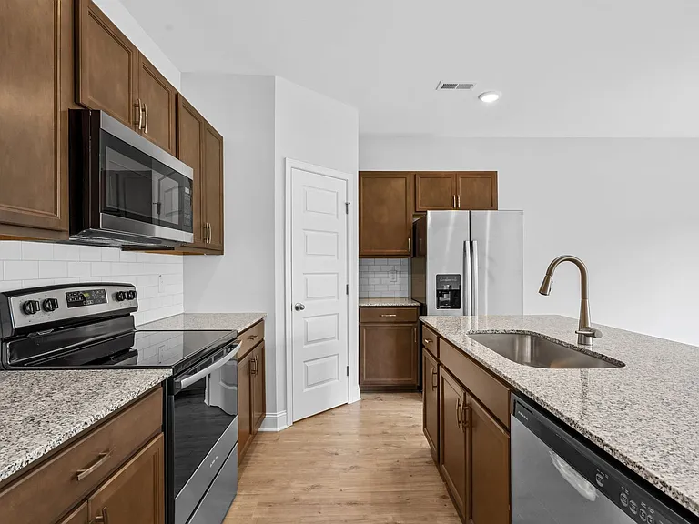 324 W Saltgrass Ln — Photo 2