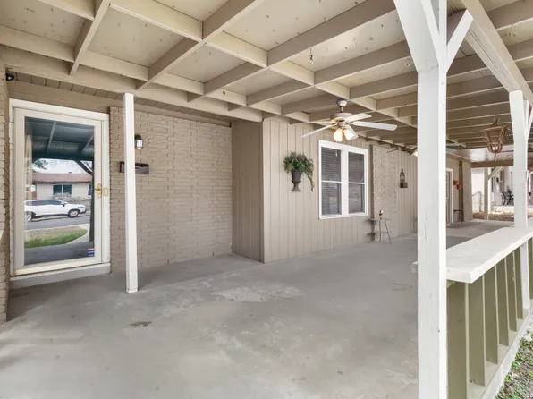 214 Schmeltzer Ln, San Antonio, TX 78213