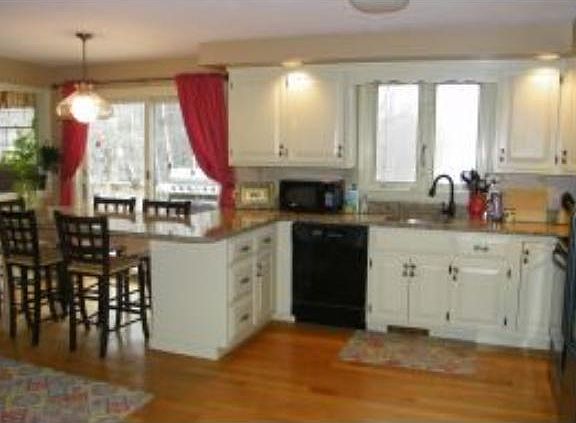 3rd image of 8 Beaver Brook Dr