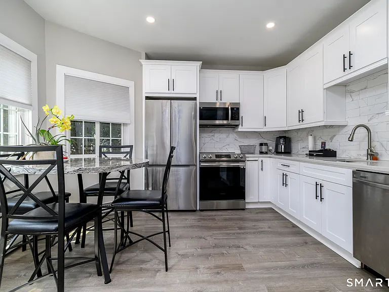 750 Cove Rd #5 — Photo 8