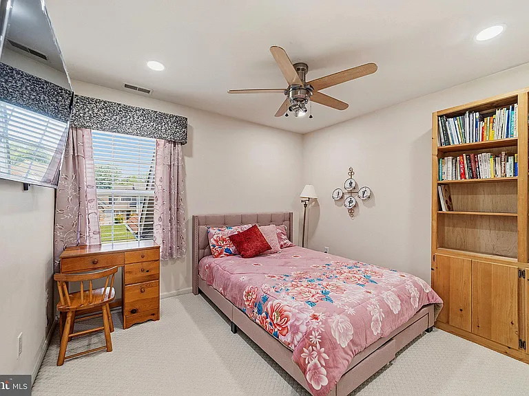 537 Riggs Ave — Photo 22