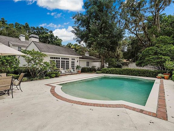 4th image of 110 Chelton Cir