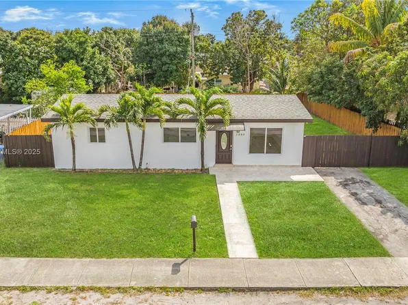 1080 NE 213th Ter, Miami, FL 33179