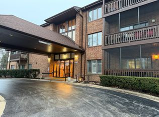 7737 W Golf Dr APT 101, Palos Heights, IL