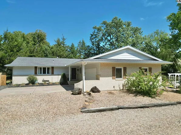 3912 Mission Dr, Hutchinson, KS 67502