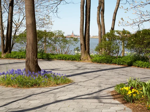 2 South End Avenue image 8 of 9