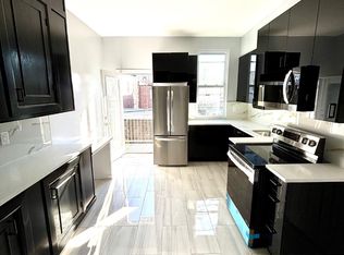 2032 Grove St #2R, Ridgewood, NY 11385