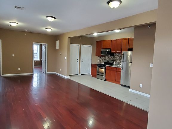 4th image of 39 N Burnett St APT 11