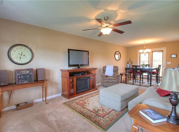 3rd image of 1406 Knoll Ln
