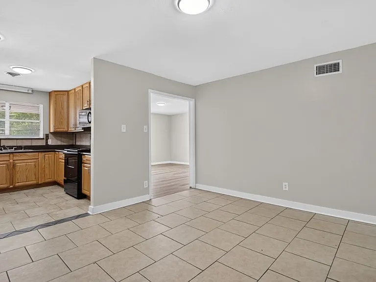 822 N Hughes St — Photo 5