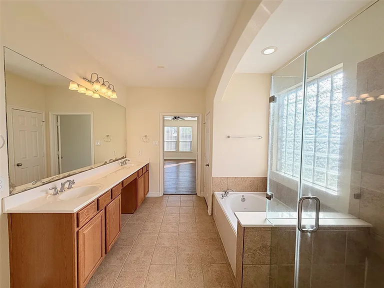 28015 Silverstream Ct — Photo 18