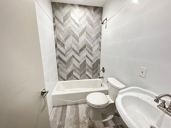 5th image of 66 Oak St #1E
