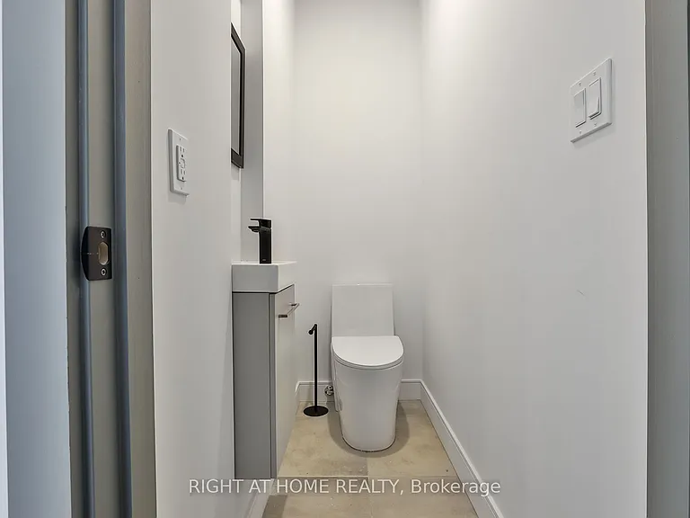 1169 Davenport Rd #4 — Photo 10