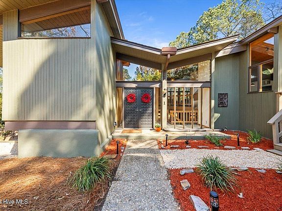 4th image of 1 Lake Vista Lane