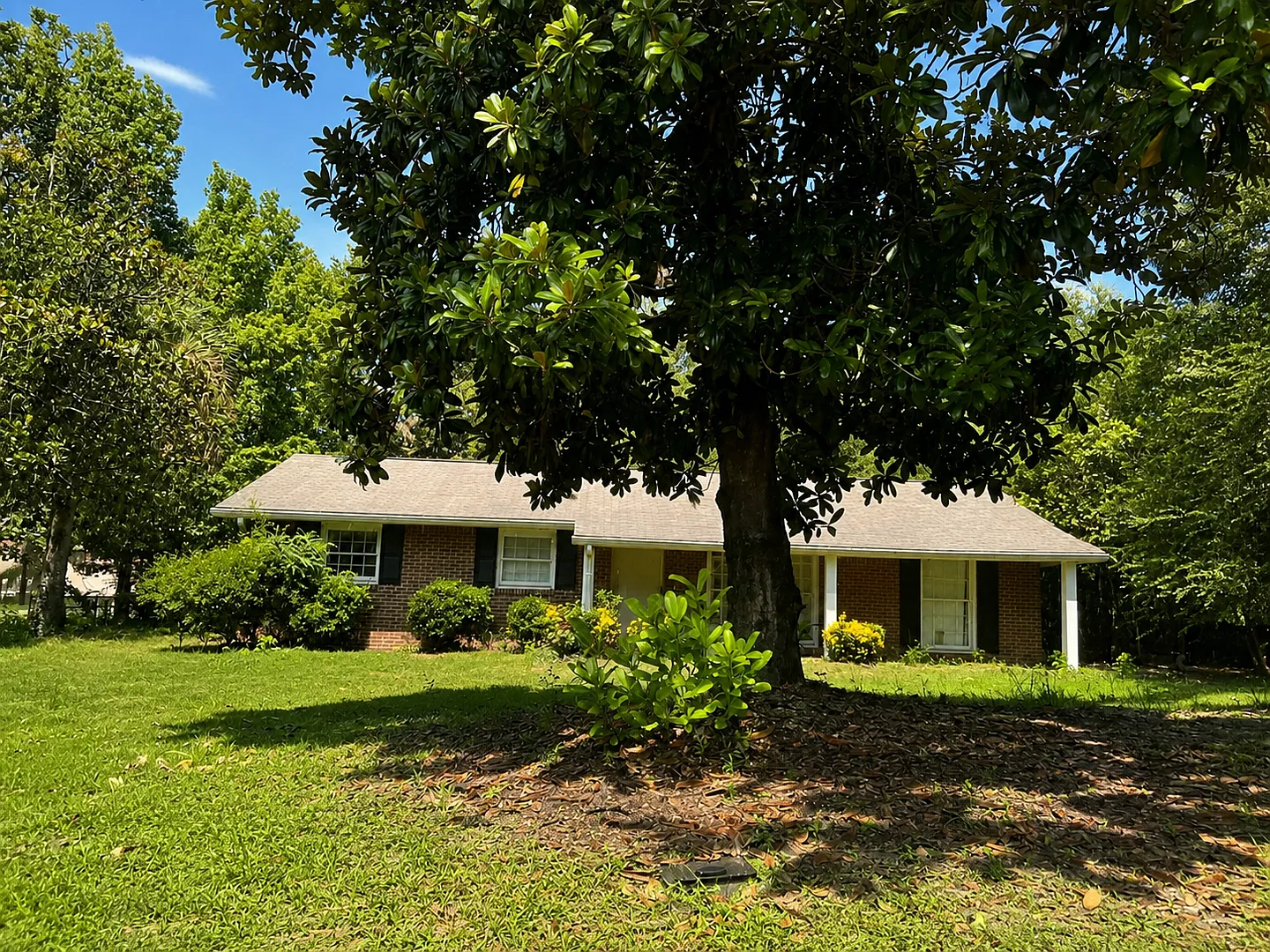 Comfortable Living in a WellConnected Columbus Neighborhood — Photo 2