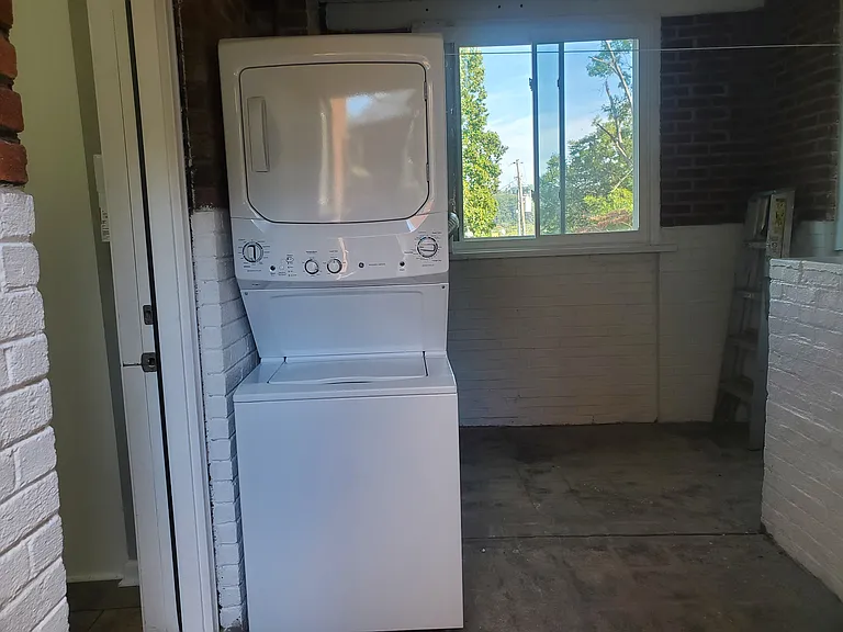 210 S Lynn Ave — Photo 9