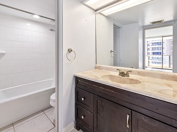 4th image of 1860 Ala Moana Blvd APT 1707
