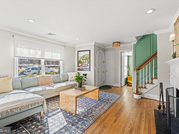 5th image of 813 Beverley Dr