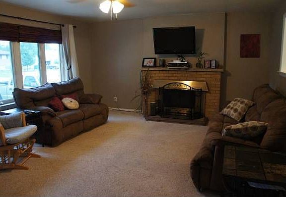 2nd image of 2922 Sharon Dr