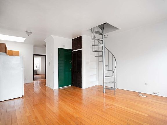 5th image of 324 E 120th St APT 4