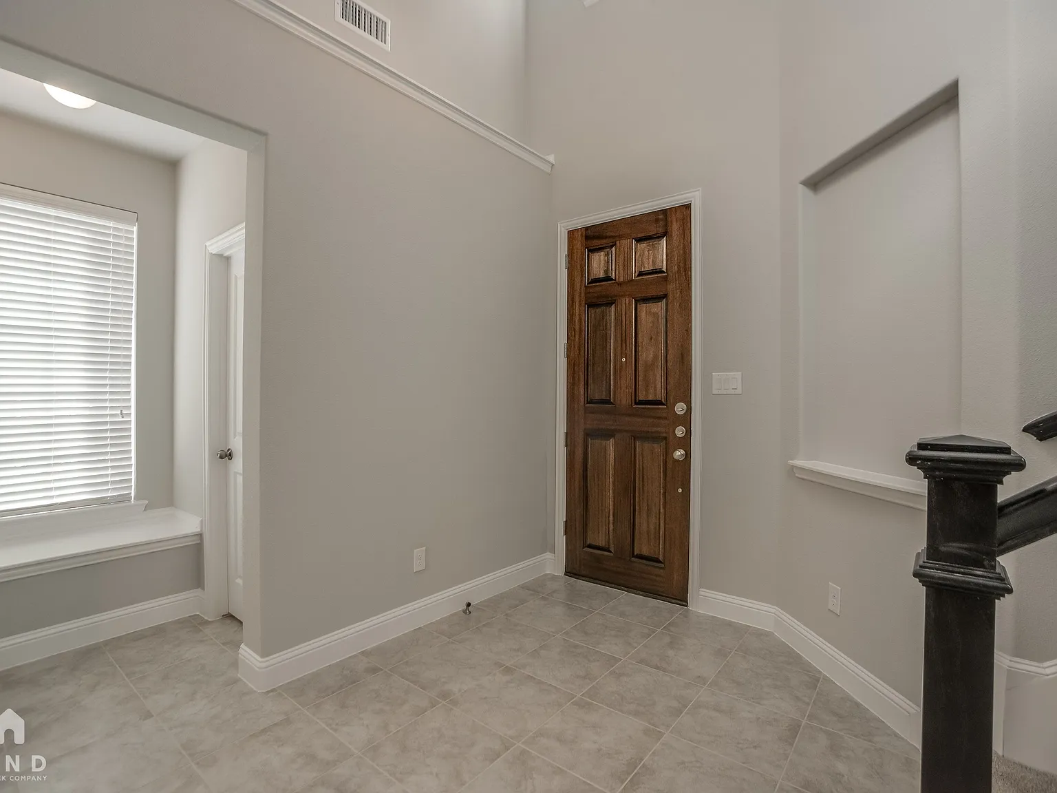 3 bed, 2.5 bath, 2235 sqft, $3,399 — Photo 3