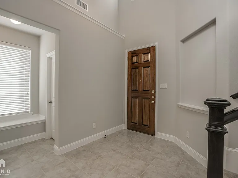 133 Knight Of Realm Blvd — Photo 3