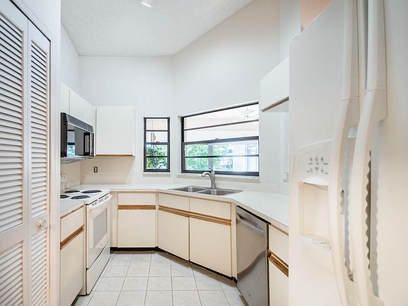 5th image of 5805 Parkwalk Dr